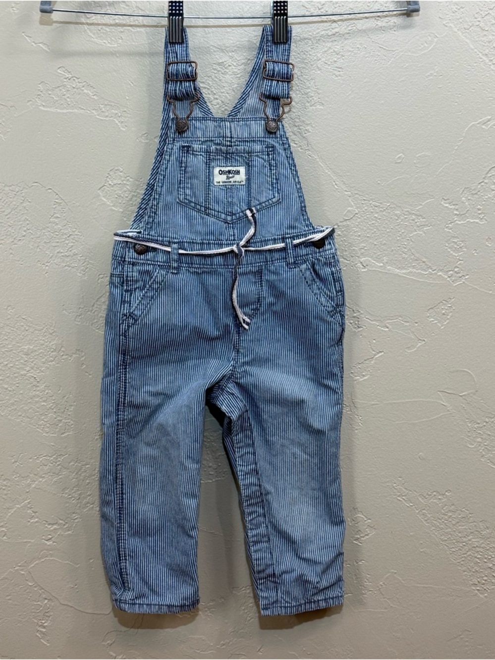 OshKosh B'gosh‎ Vestbak Blue Railroad Stripe Kids Overalls. 18months. Unisex